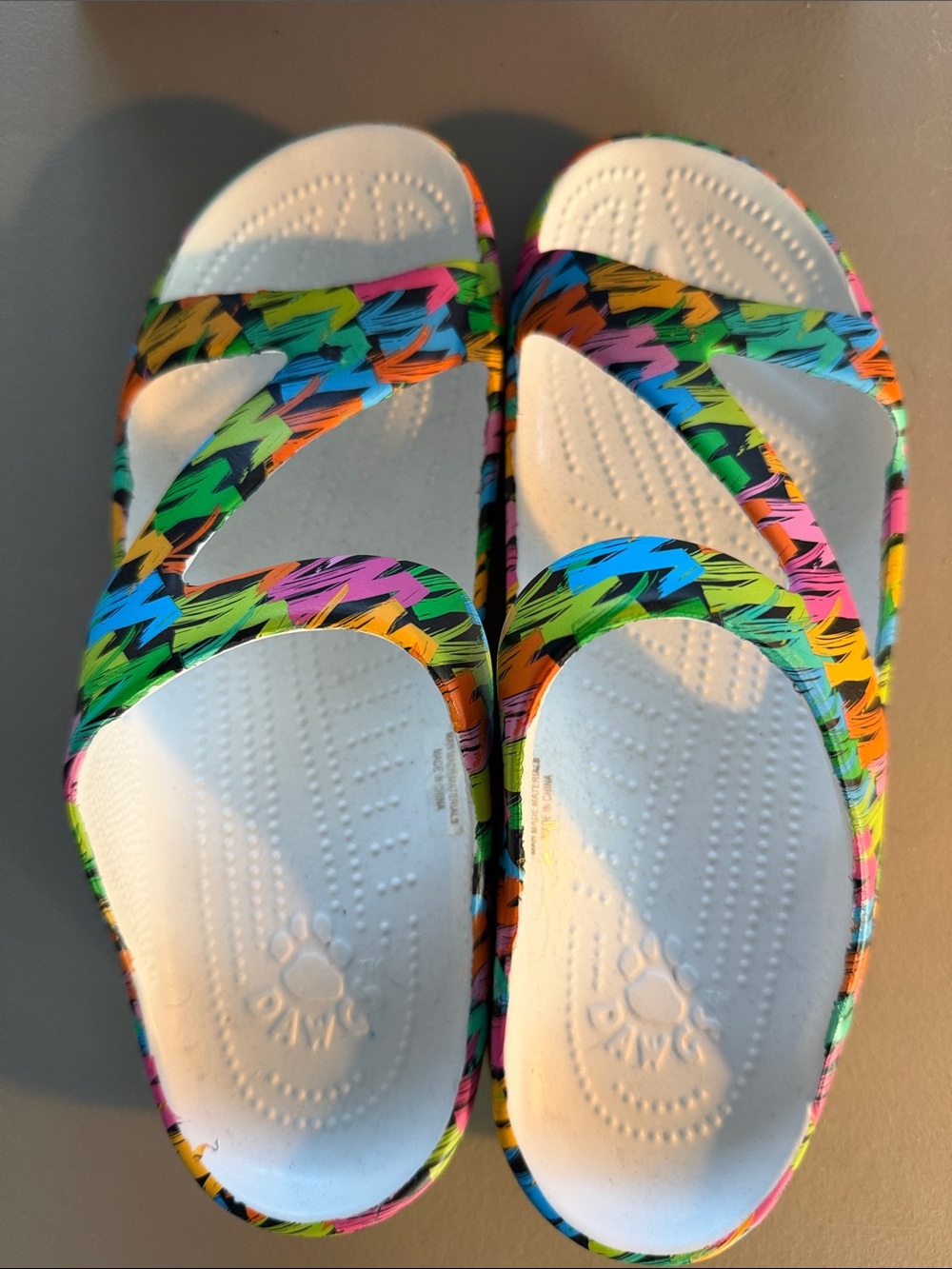 Dawgs Women's Vibrant Multicolor Zigzag Slide Sandals